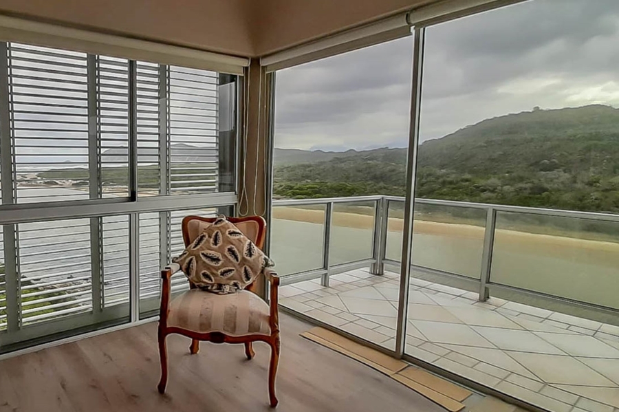 5 Bedroom Property for Sale in Kingfisher Creek Western Cape